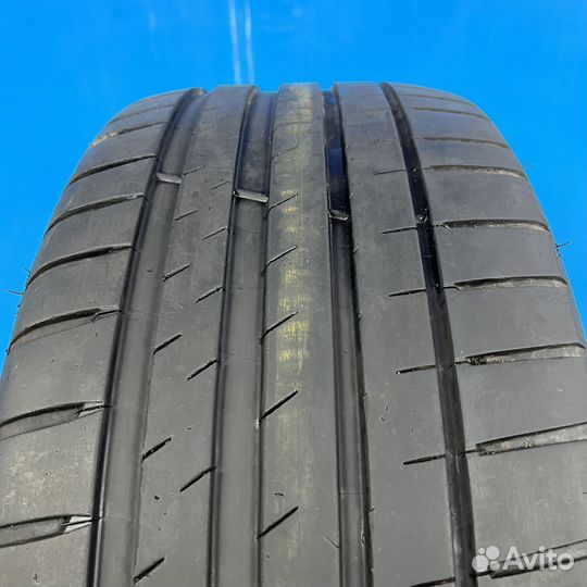 Michelin Pilot Sport 4 245/40 R19 98Y