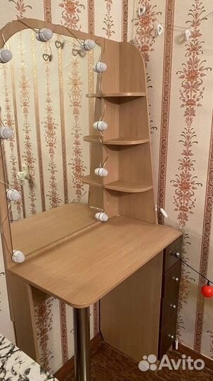 Зеркальный столик