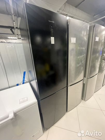 Холодильник с нижней морозильной камерой Thomson