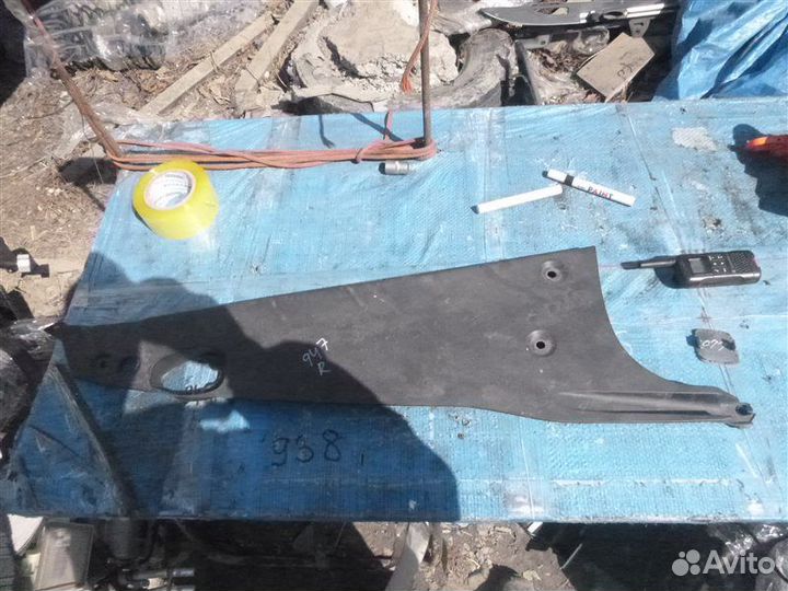 Декоративная крышка двс правая Lexus Ls600Hl UVF46