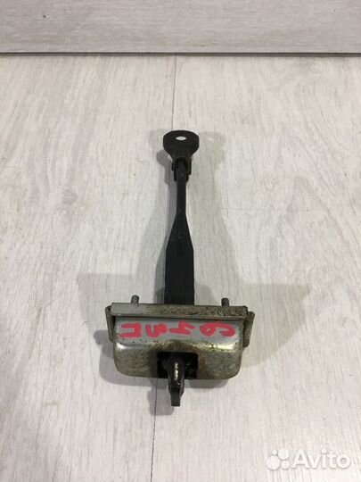 Ограничитель двери chevrolet cruze 1.8 мт седан