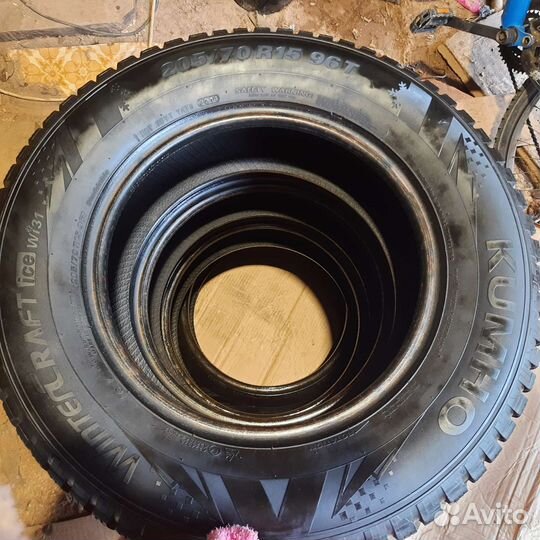 Kumho WinterCraft Ice WI31 205/70 R15 96