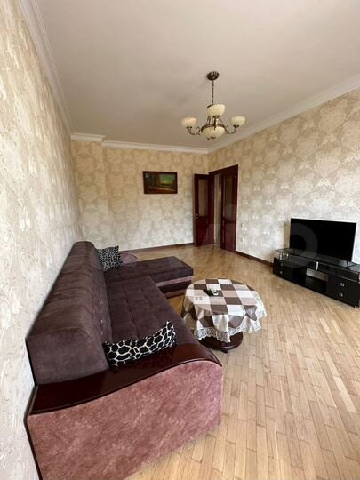 2-к. квартира, 74 м², 3/10 эт.