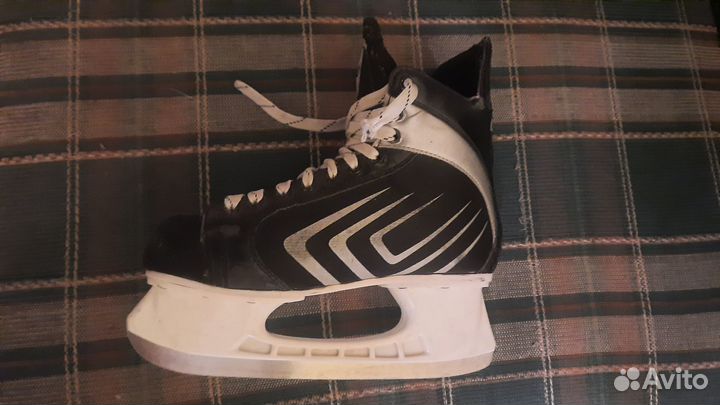 Коньки хоккейные или для просто катания на льду