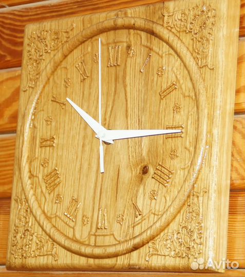 160 Часы. Резьба по дереву. Дуб. 23 на 23 см