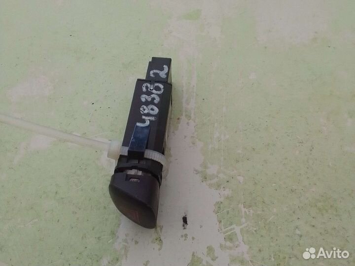 Кнопка аварийной сигнализации Volvo XC90 C 59 B525