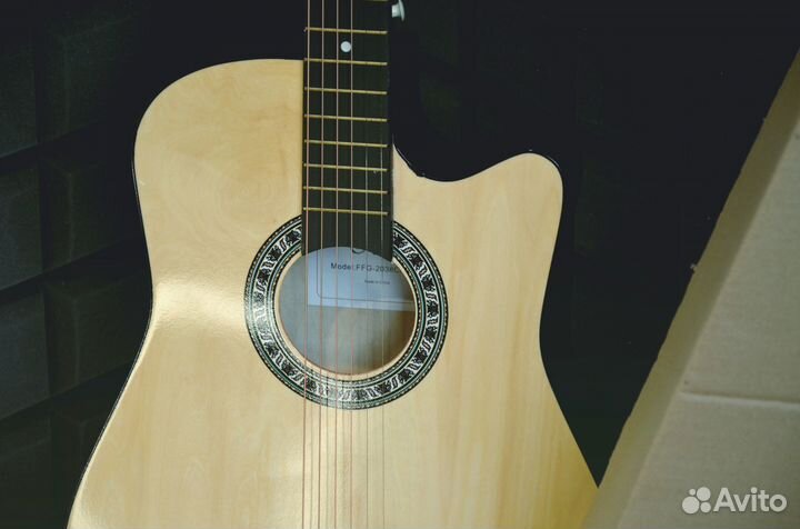 Акустическая гитара новая