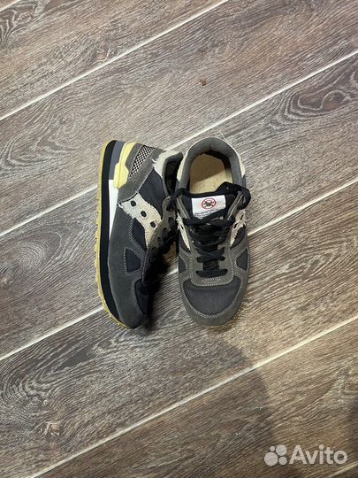 Кроссовки женские