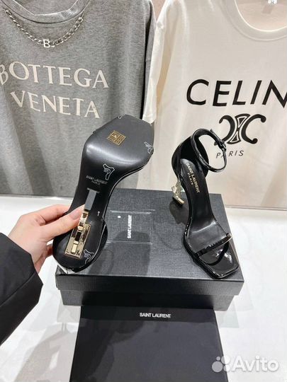 Босоножки кожаные Saint Laurent