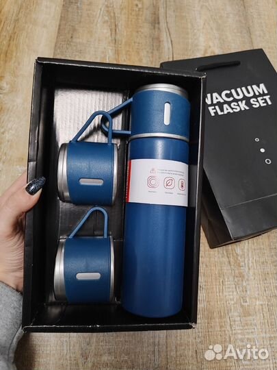 Термос с кружками в подарочном пакете