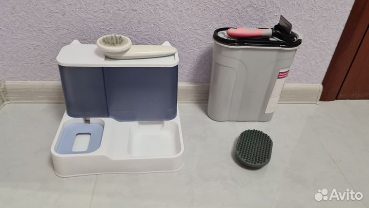 Принадлежности для кошек (поилка, лоток и др)