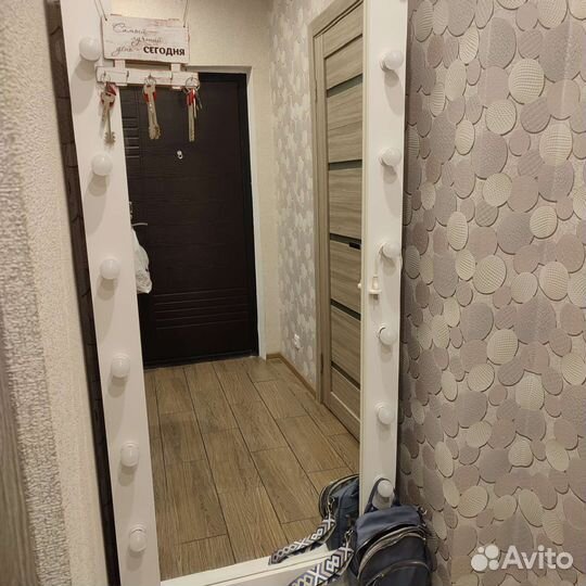 Гримерное зеркало с лампочками бу