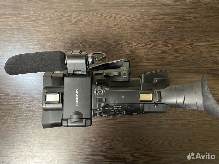 Видеокамера Sony HXR-NX5P