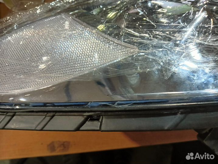 Фара правая Hyundai H-1/Starex 08-18