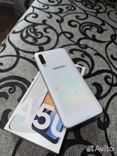 Samsung Galaxy A50, 6/128 ГБ