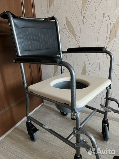 Кресло стул с санитарным оснащением