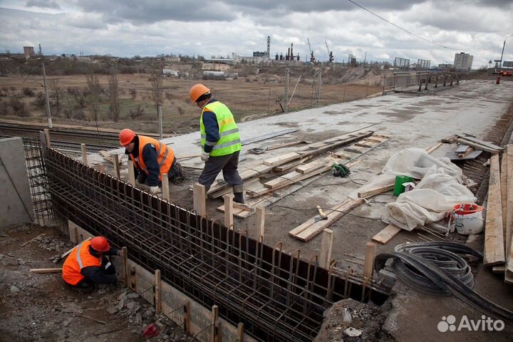 Бетонщики на путепровод