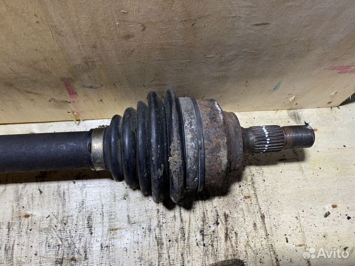 Привод правый Peugeot 307 1,6 бензин МКПП P86