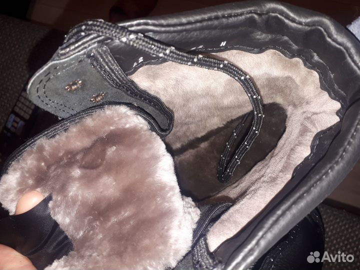 Ботинки зимние новые 42р