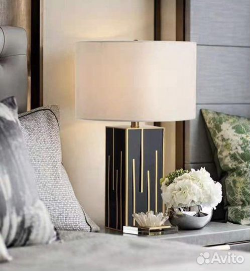 Настольная лампа