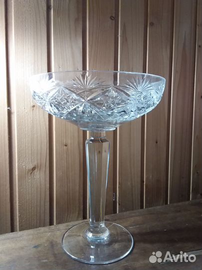 Ваза хрустальная высокая, СССР, отложена