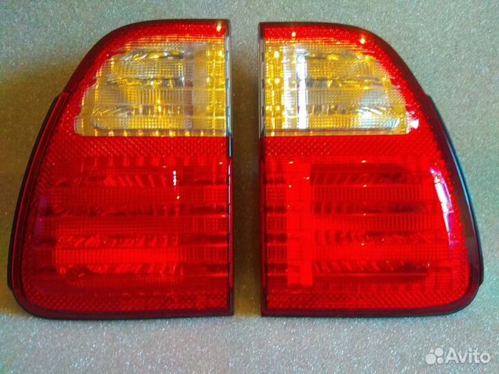 Lexus LX 470 Фонарь задний внутренний правый