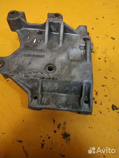 Кронштейн компрессора кондиционера Митсубиси 1.5 4