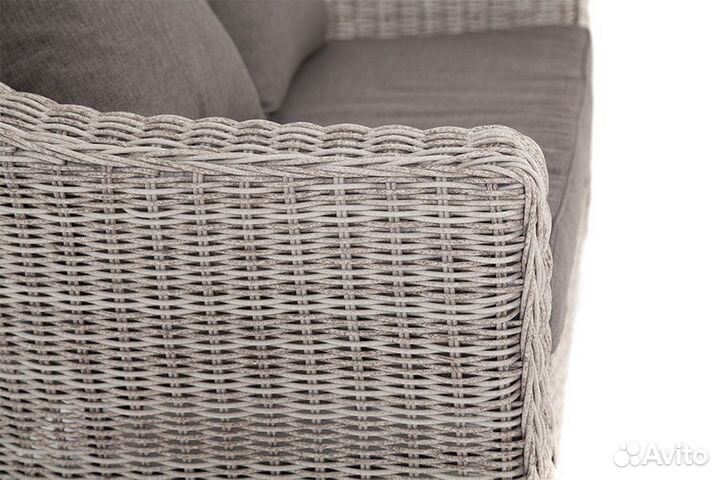 Плетеный диван