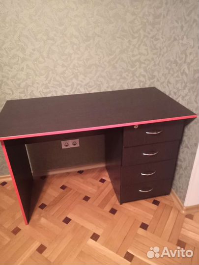 Письменный стол