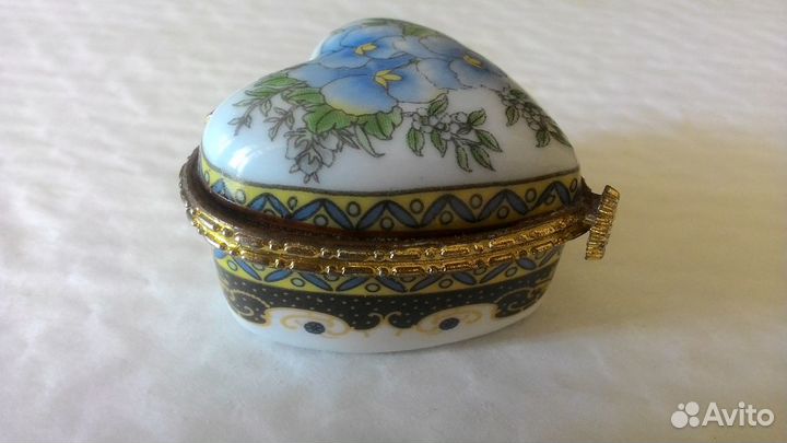 Коробка для кольца (шкатулка)