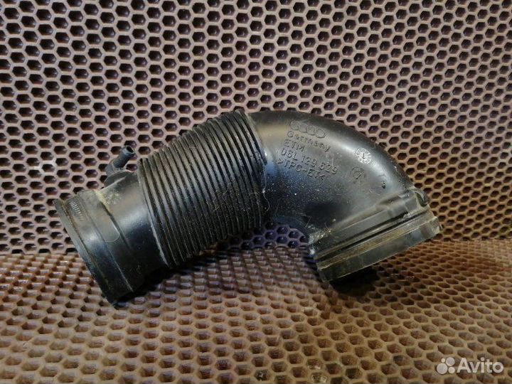 Патрубок воздушного фильтра Audi A4 B9 CYR 2.0