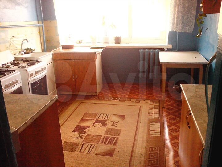 Комната 11 м² в 6-к., 4/5 эт.