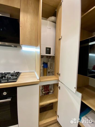 Угловая кухня под потолок на заказ в Новосибирске