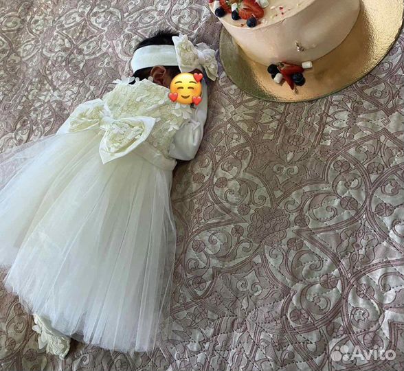 Комплект на выписку для девочки и платье