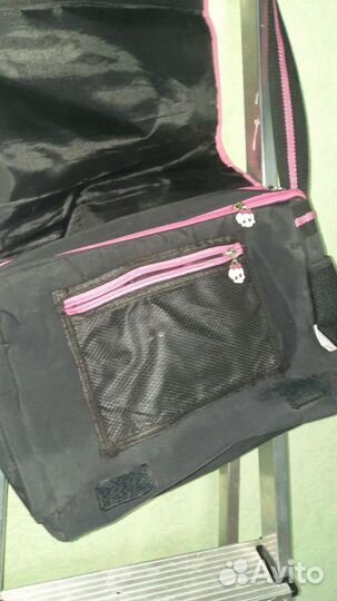 Продам сумочку и два школьных рюкзака для девочки