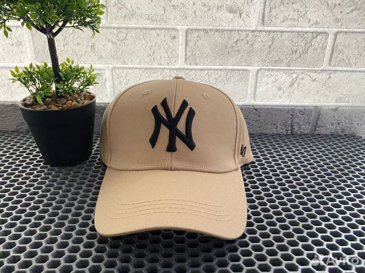 Бейсболка new era бежевая
