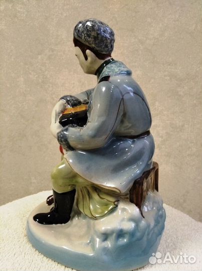 Фарфоровая статуэтка Василий Теркин