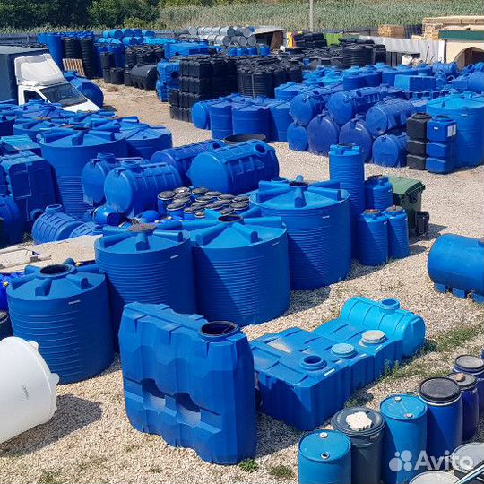 Емкости пластиковые для воды в ассортименте