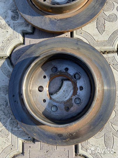 Тормозные колодки задние на Volvo 960