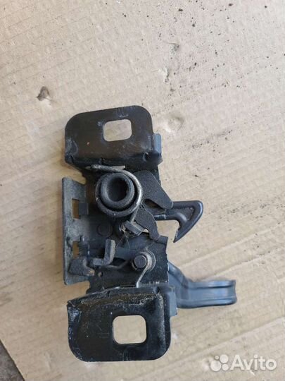 Замок капота Opel Astra J 2010