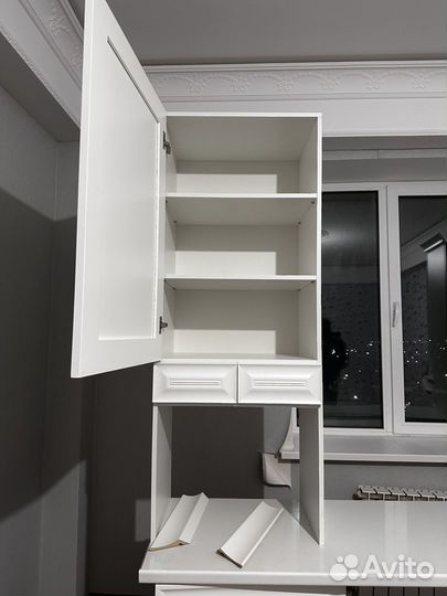 Стол со шкафчиками