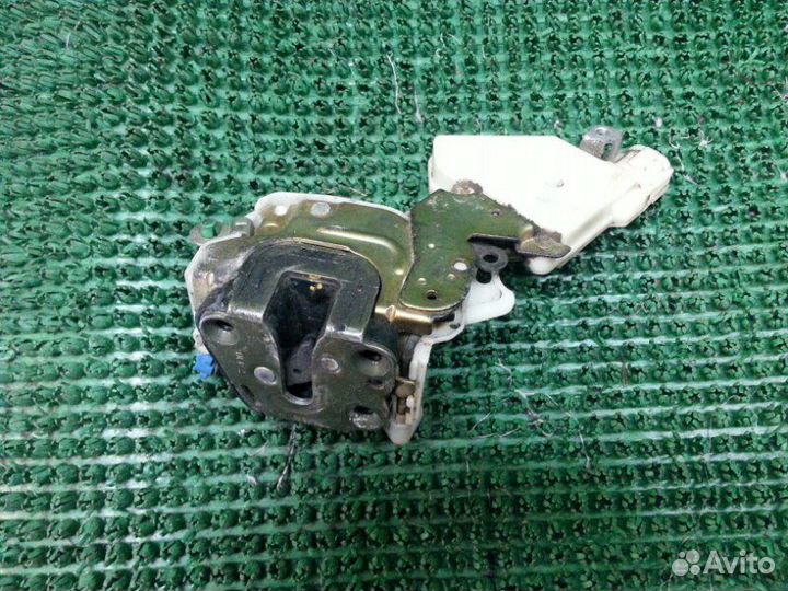 Замок двери передний левый Nissan Almera N15