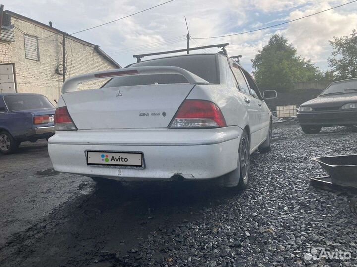 Mitsubishi Lancer Cedia 1.8 CVT, 2002, битый, 160 000 км