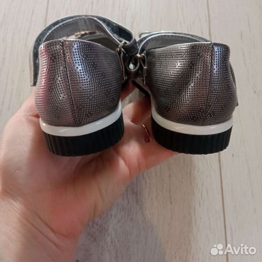 Нарядные туфли для девочки 28р