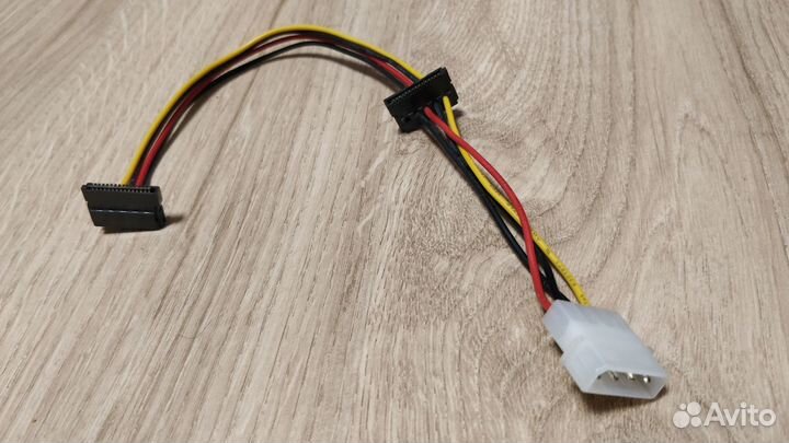 Кабель питания Molex-2xsata угловые