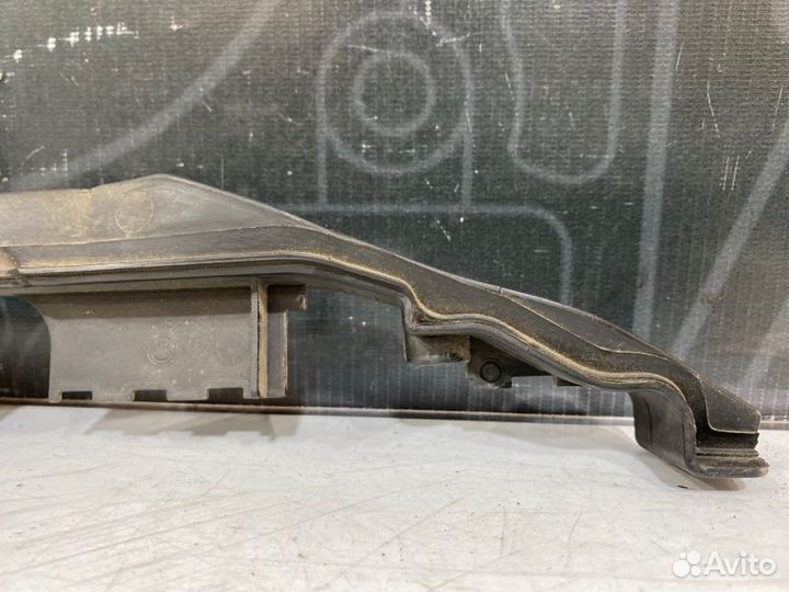 Воздуховод радиатора левый Audi A4 B6 ASN 2004