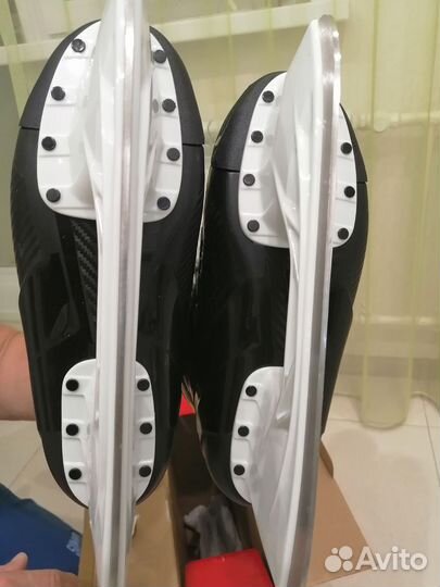 Хоккейные коньки CCM