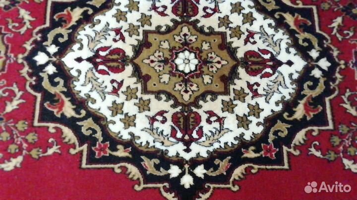 Ковер шерстяной новый