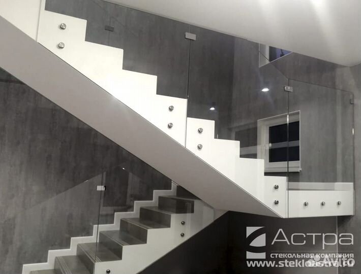 Лестничное ограждение стеклянное без стоек