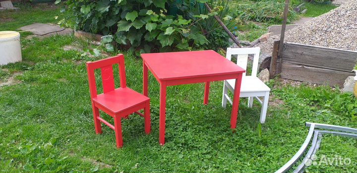 Детский стол со стульями